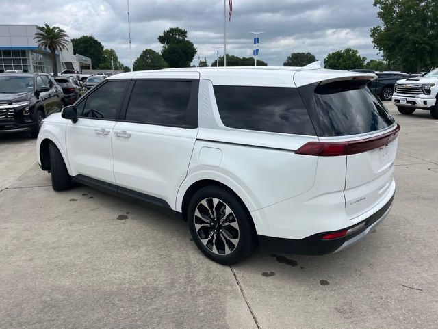 Used 2024 Kia Carnival EX FWD image 4