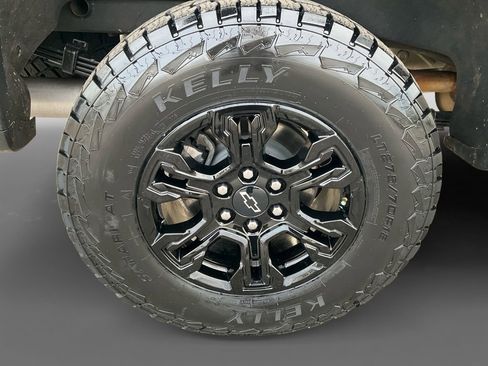 Used 2023 Chevrolet Silverado 1500 ZR2 w/ Technology Package image 10