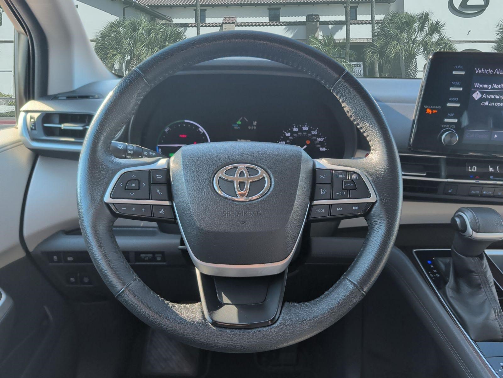 Used 2023 Toyota Sienna XLE FWD image 13
