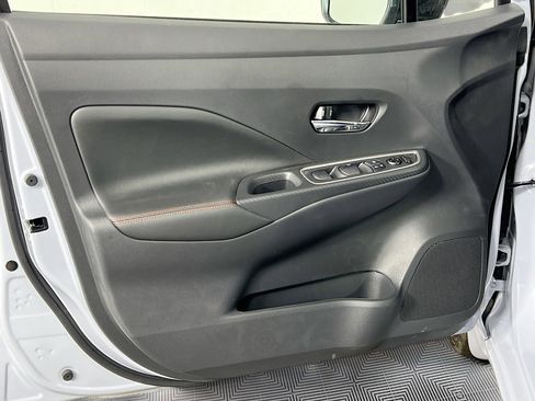 New 2025 Nissan Versa SR w/ Trunk Package FWD image 19