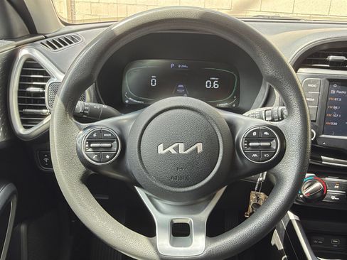 Used 2023 Kia Soul LX w/ Option Group 015 FWD image 25