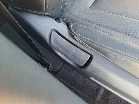 Used 2021 Hyundai Elantra Limited FWD image 9