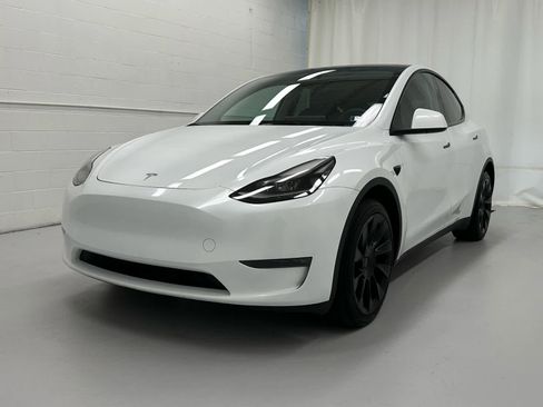 Used 2023 Tesla Model Y Long Range image 4
