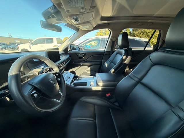 Used 2023 Lincoln Aviator AWD w/ Premium Package image 7