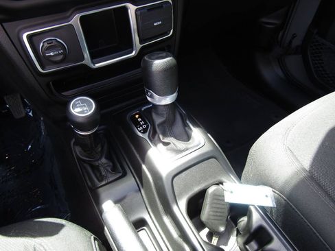 Used 2023 Jeep Wrangler Sport AWD/4WD image 16