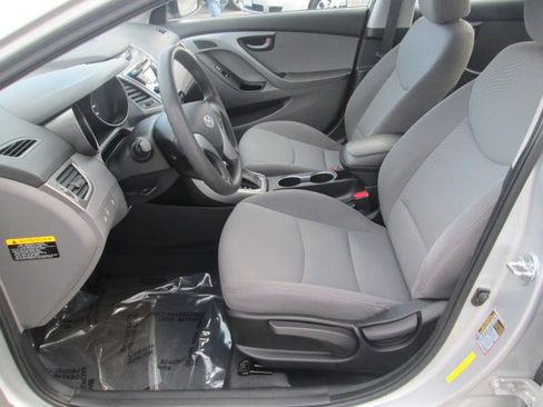 Used 2016 Hyundai Elantra SE image 9