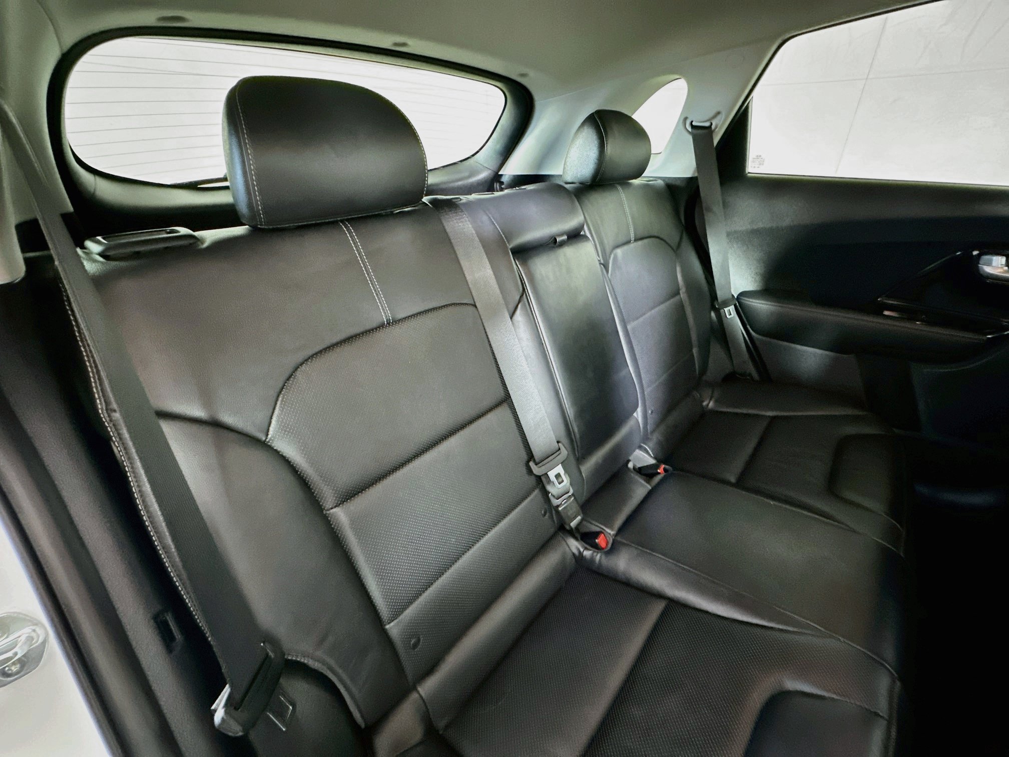 Used 2017 Kia Niro Touring FWD image 29
