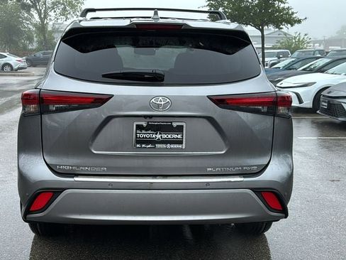 New 2026 Toyota Highlander Platinum AWD/4WD image 7
