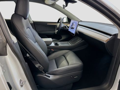 Used 2023 Tesla Model Y Long Range image 34