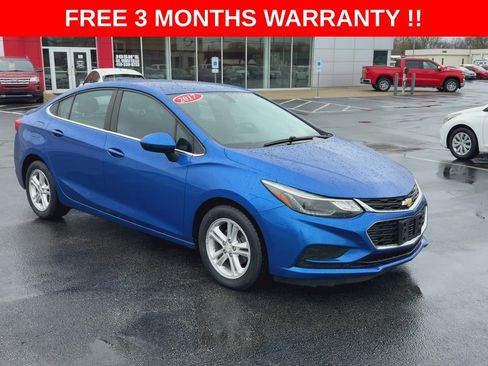 Used 2017 Chevrolet Cruze LT image 2