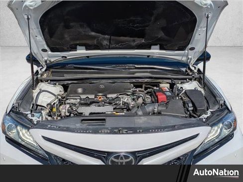 Used 2018 Toyota Camry XSE image 1