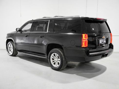 Used 2018 Chevrolet Suburban LT image 3