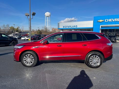 Used 2024 Buick Enclave Premium image 2
