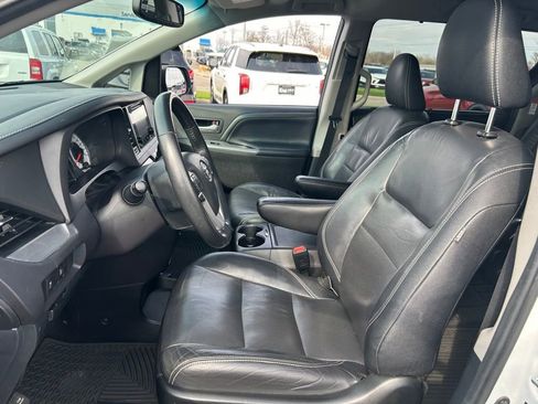 Used 2017 Toyota Sienna SE Premium w/ Protection Package image 22