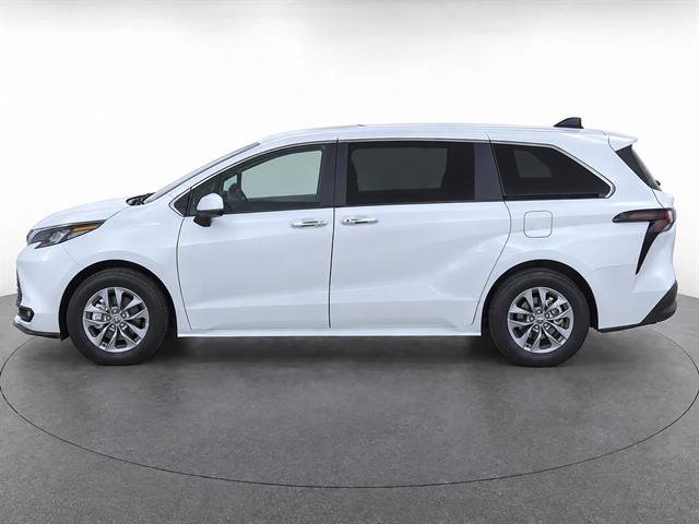Used 2025 Toyota Sienna XLE FWD image 2