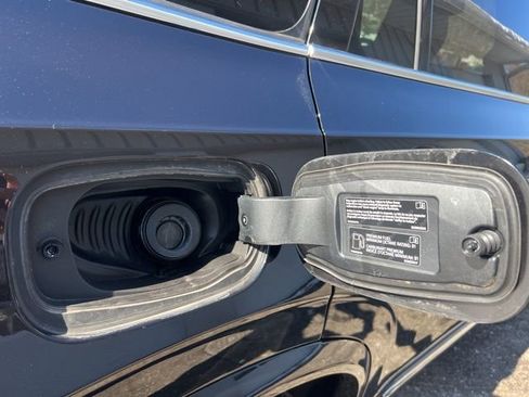 Certified 2025 Volvo XC90 B6 Ultra w/ Lounge Package image 16