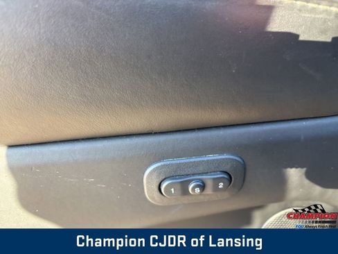 Used 2018 Jeep Grand Cherokee SRT image 25