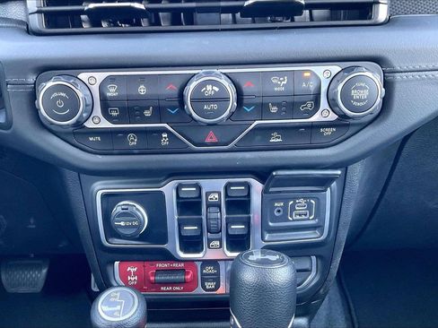 Certified 2025 Jeep Wrangler Unlimited Rubicon w/ Convenience Group image 18