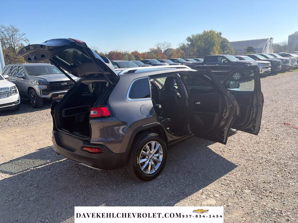 Used 2015 Jeep Cherokee Limited w/ Luxury Group AWD/4WD image 30