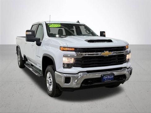 Used 2024 Chevrolet Silverado 2500 LT image 8