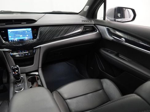 Certified 2023 Cadillac XT6 Premium Luxury AWD/4WD image 18