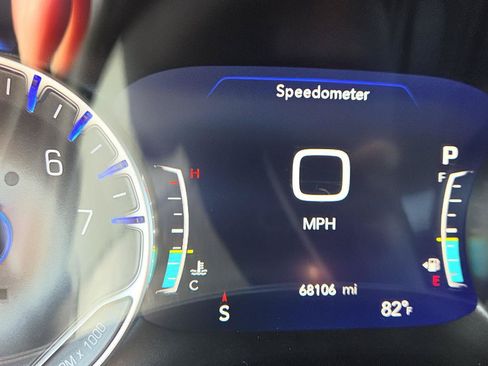 Used 2024 Chrysler Pacifica Touring-L FWD image 27