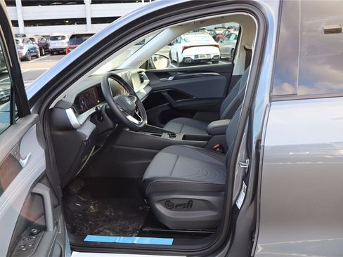 New 2026 Volkswagen Tiguan SE image 14