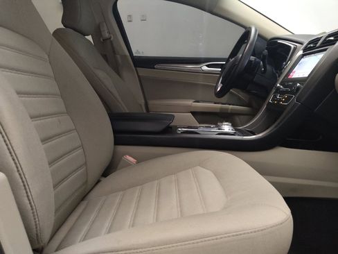 Used 2019 Ford Fusion SE FWD image 21