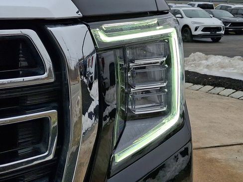 Used 2021 GMC Yukon SLT w/ SLT Premium Package image 9