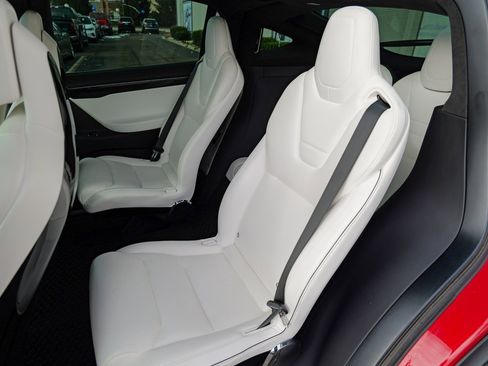 Used 2016 Tesla Model X 90D image 27