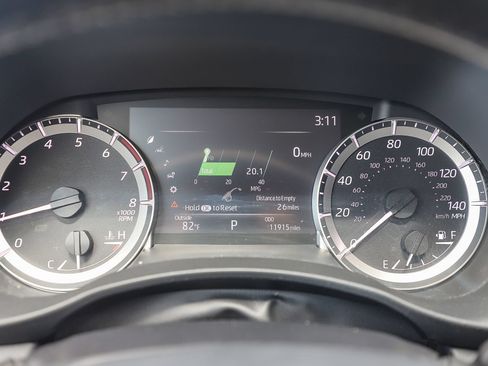Used 2023 Toyota Highlander XLE FWD image 23