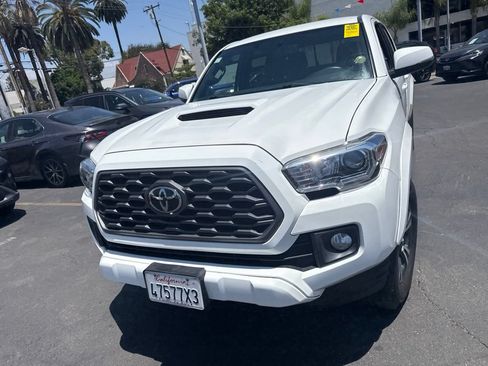 Used 2017 Toyota Tacoma 2WD Double Cab image 11
