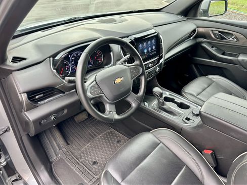 Used 2023 Chevrolet Traverse Premier image 11