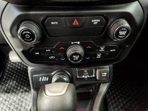 Used 2018 Jeep Renegade Altitude AWD/4WD image 25