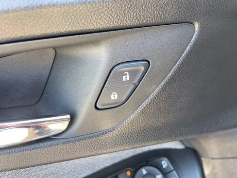 Used 2022 Chevrolet TrailBlazer LT w/ Convenience Package FWD image 11