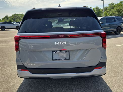 New 2026 Kia Carnival EX FWD image 7