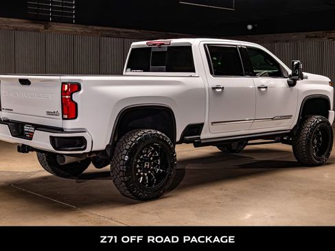 Used 2024 Chevrolet Silverado 2500 High Country w/ High Country Premium Package image 9