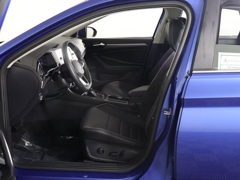 Used 2024 Volkswagen Jetta SE w/ Panoramic Sunroof Package image 23