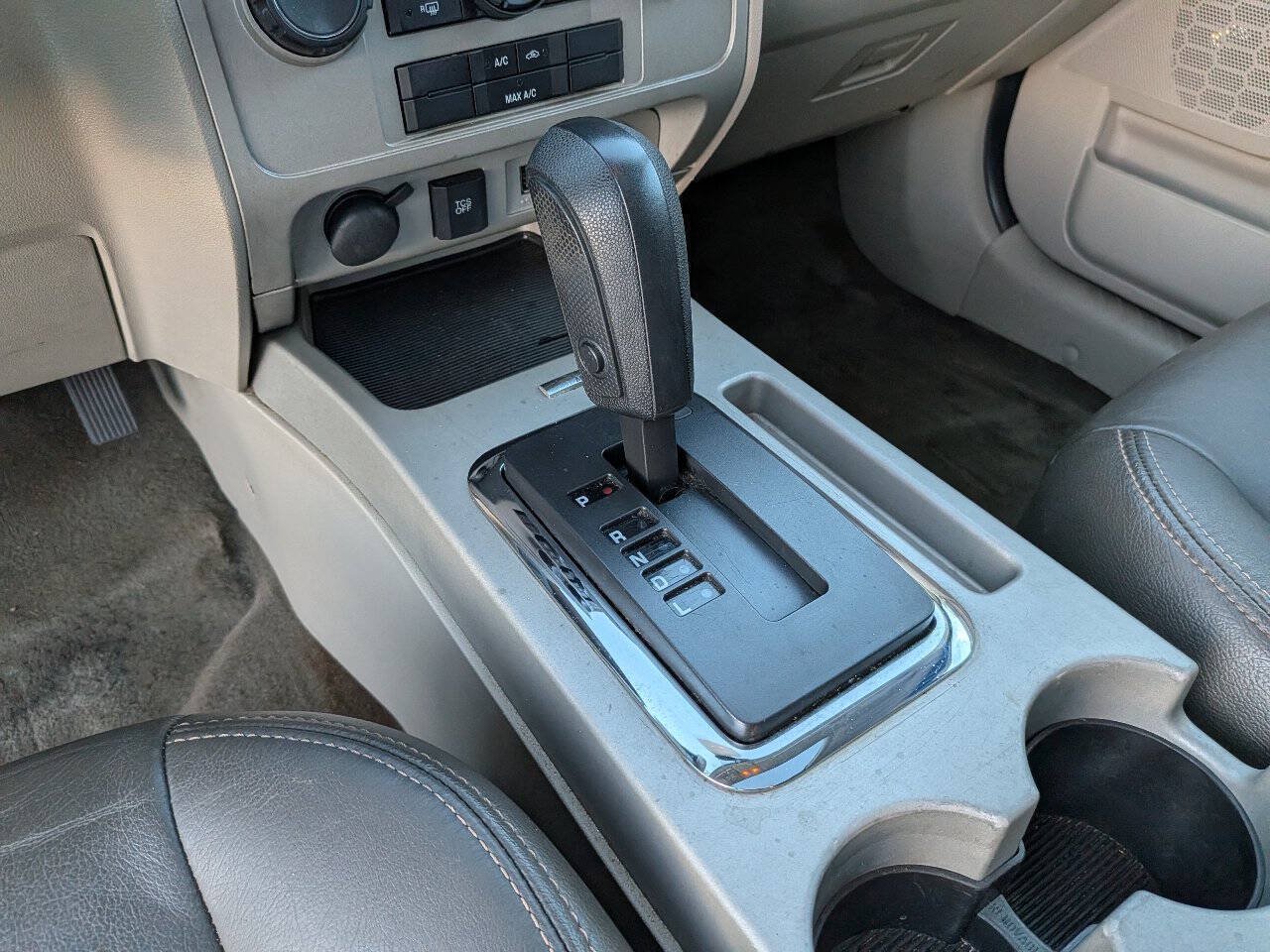Used 2011 Ford Escape XLT w/ 202A Rapid Spec Order Code FWD image 33