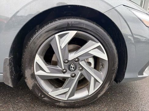 Used 2025 Hyundai Elantra Sport FWD image 4
