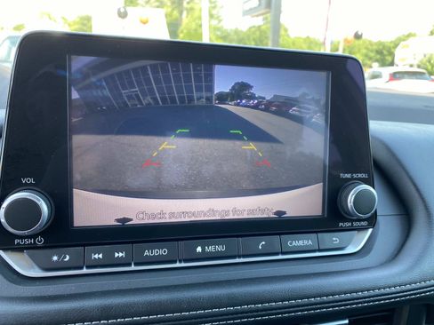 Used 2023 Nissan Rogue S AWD/4WD image 12