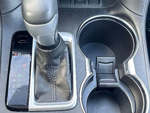 Used 2017 Toyota Highlander XLE image 12