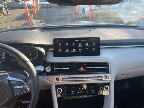 Used 2025 Genesis G70 2.5T image 21
