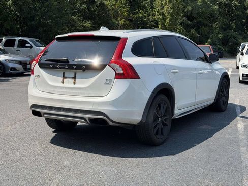 Used 2015 Volvo V60 T5 Cross Country Platinum w/ Climate Package AWD/4WD image 2