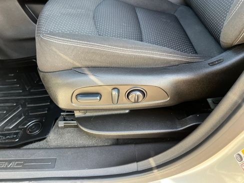 Used 2022 GMC Terrain SLE w/ Driver Convenience Package FWD image 29