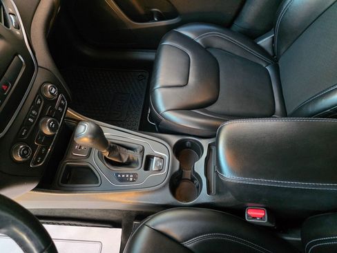 Used 2020 Jeep Cherokee Latitude Plus w/ Cold Weather Group image 25