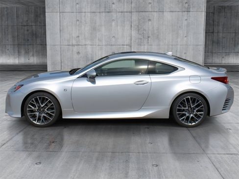 Used 2016 Lexus RC 200t image 2