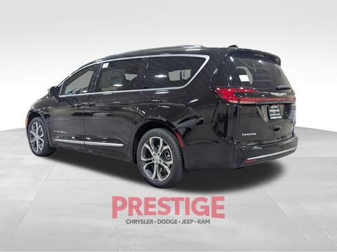 New 2026 Chrysler Pacifica Pinnacle image 9