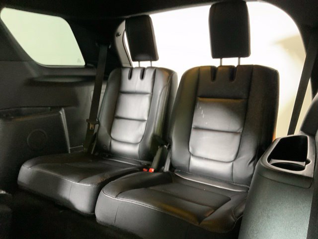 Used 2017 Ford Explorer XLT w/ Equipment Group 202A AWD/4WD image 38