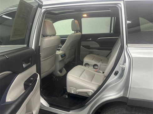 Used 2019 Toyota Highlander Limited Platinum image 23
